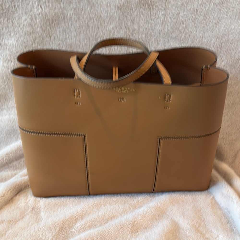 Tan Leather Tote Bag with Structured Design